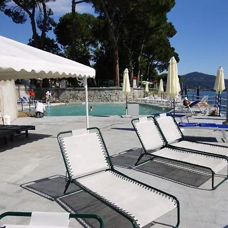Sleeps 3 Pool T421421 *
