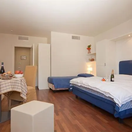 Sleeps 3 Pool T421421 *